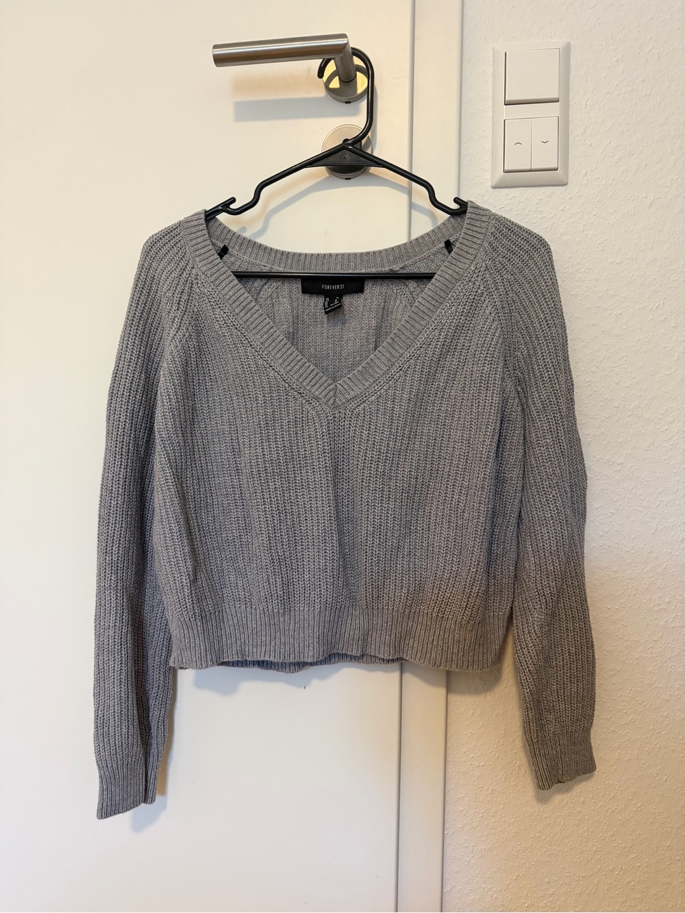Forever 21 Light Gray V-Neck Ribbed Knit Sweater